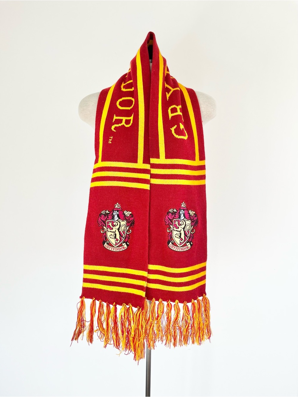 Harry Potter Warner Bros. Gryffindor Knit Scarf Hogwarts Unisex Disney Wizard